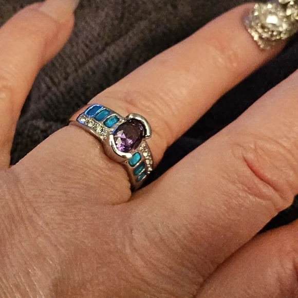 Elegant Silver and Purple Ring NEW - Picture 3 of 4